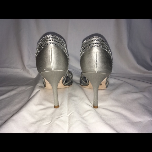 Silver rhinestone Badgley Mischka Heel - Picture 2 of 4